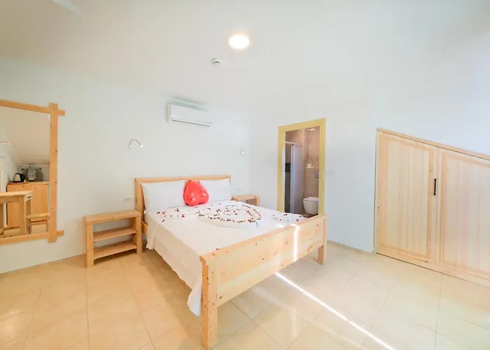 Отель Candle Light *